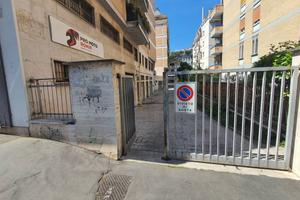 LOCALE COMMERCIALE A ROMA