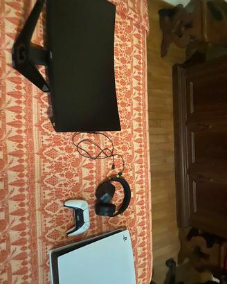 Play 5 , cuffie e monitor MSI curvo