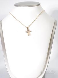 Collana con croce in oro e diamanti