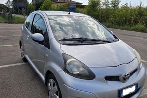 Toyota Aygo 1.0 automatica 2010 - neopatentati