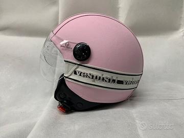 casco rivestito ecopelle rosa ricami bianchi vespa