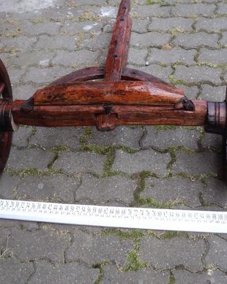 Asse antico con ruote