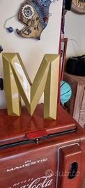 Lettera M Decorativa 3D Oro in Metallo 38x35x10 cm