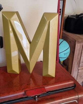Lettera M Decorativa 3D Oro in Metallo 38x35x10 cm