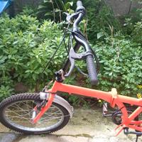 monopattino a spinta bici e skateboard