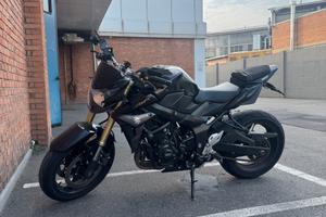 Suzuki Gsr 750