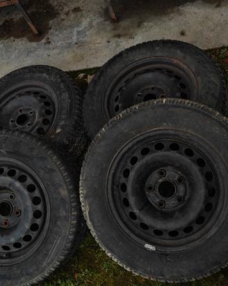  4 gomme invernali e 4 cerchi 