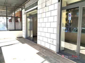 Contesse, ampio locale commerciale su strada, 120