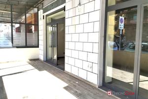 Contesse, ampio locale commerciale su strada, 120