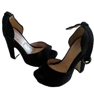 Scarpe Donna Décolleté nero con tacco e fibia N.36