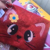 Borsellino glitterato con un gatto disegnato