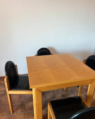 Set tavolo allungabile con 4 sedie