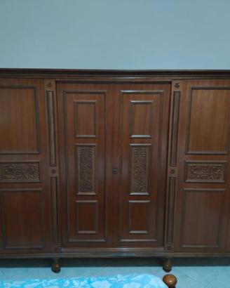 armadio classico di legno 
