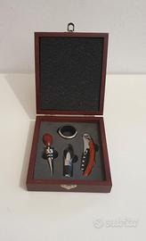 Set da vino con 4 accessori (cavatappi, ecc.)