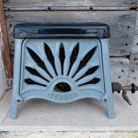 Antica stufa a gas in ghisa portatile idrogas
