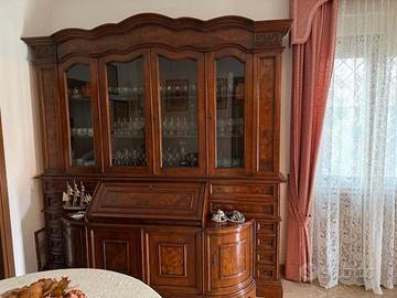 Credenza classica  a vetrina