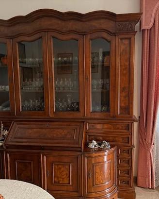 Credenza classica  a vetrina