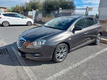 Lancia Delta 1.6 Multijet  120 CV  - Gold.