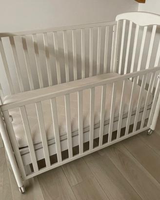 Lettino con sbarre in legno bianco + materasso