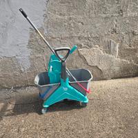 secchio con strizzatoee