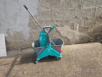 secchio con strizzatoee