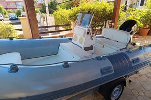 Gommone 4.80  con carrello e motore 40 cv