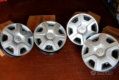 Toyota Yaris 1999/2005 CERCHI + COPRI CERCHI NUOVI