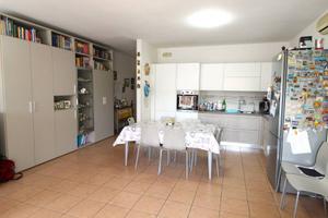 Appartamento di 80 m² con 2 locali e box auto a Lo