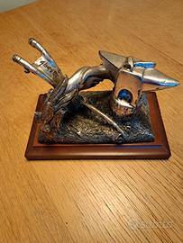 scultura in metallo argentato "Il lavoro dell'uomo