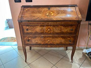 mobile in legno con ribaltina