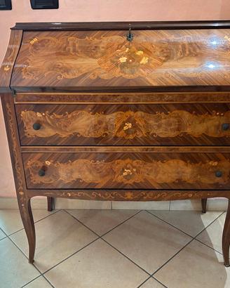 mobile in legno con ribaltina
