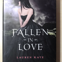 Libro Fallen in Love Lauren Kate, copertina rigida