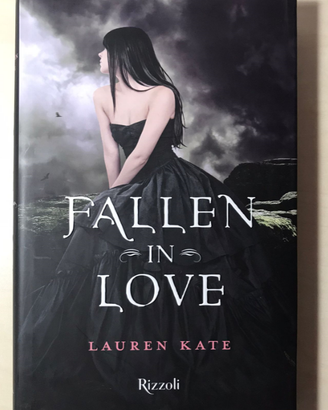 Libro Fallen in Love Lauren Kate, copertina rigida