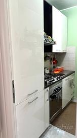 Cucina componibile con elettrodomestici