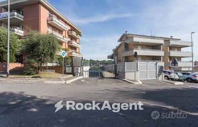 BOX AUTO DOPPIO VIA MARIO FASULO 1, ROMA.