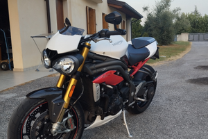 Triumph speed triple 1050 r