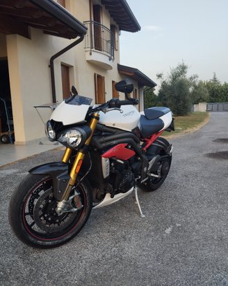 Triumph speed triple 1050 r
