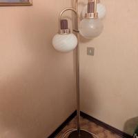 lampada da terra con piantana.