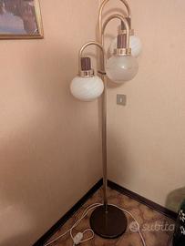 lampada da terra con piantana.