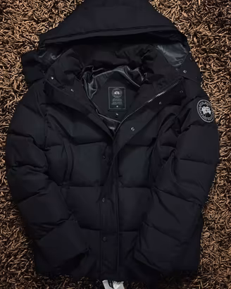Giubbino nero puffer con pelliccia