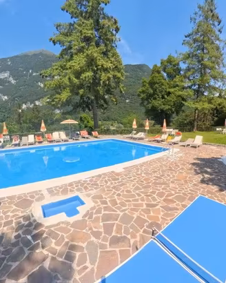 Un'oasi di charme sopra le acque turchesi del Lago