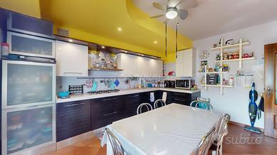 CASA SEMINDIPENDENTE CON GIARDINO, TAVERNA E BOX A