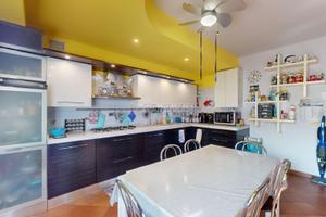 CASA SEMINDIPENDENTE CON GIARDINO, TAVERNA E BOX A