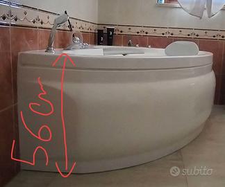 Vasca idromassaggio angolare