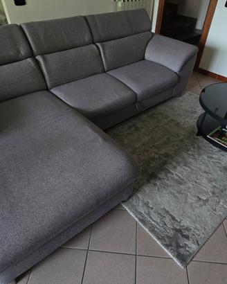 Divano con piazzale estraibile