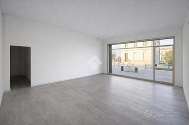 NEGOZIO A VILLA DEL CONTE