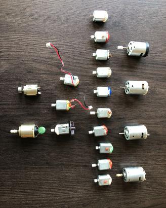 Lotto 19 motorini dc dc 5Vdc, 7Vdc, 24Vdc funziona