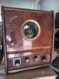 videoproiettore d'epoca a valvole anni 50