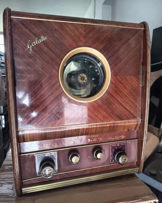 videoproiettore d'epoca a valvole anni 50