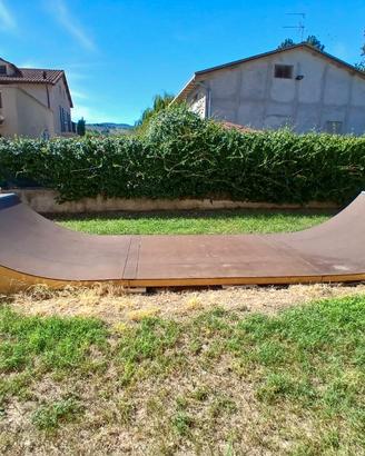 Rampa half pipe da esterno/interno